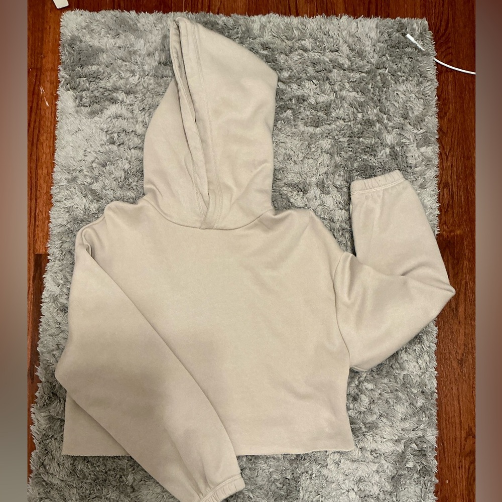 Zara cropped beige sweatshirt size small